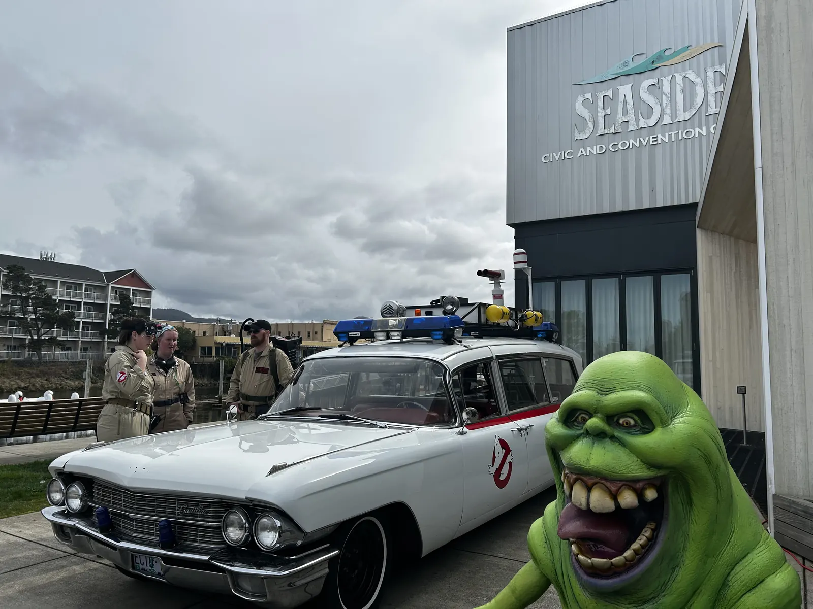 A classic Ecto-1 ambulance nose to nose with a grinning Slimer